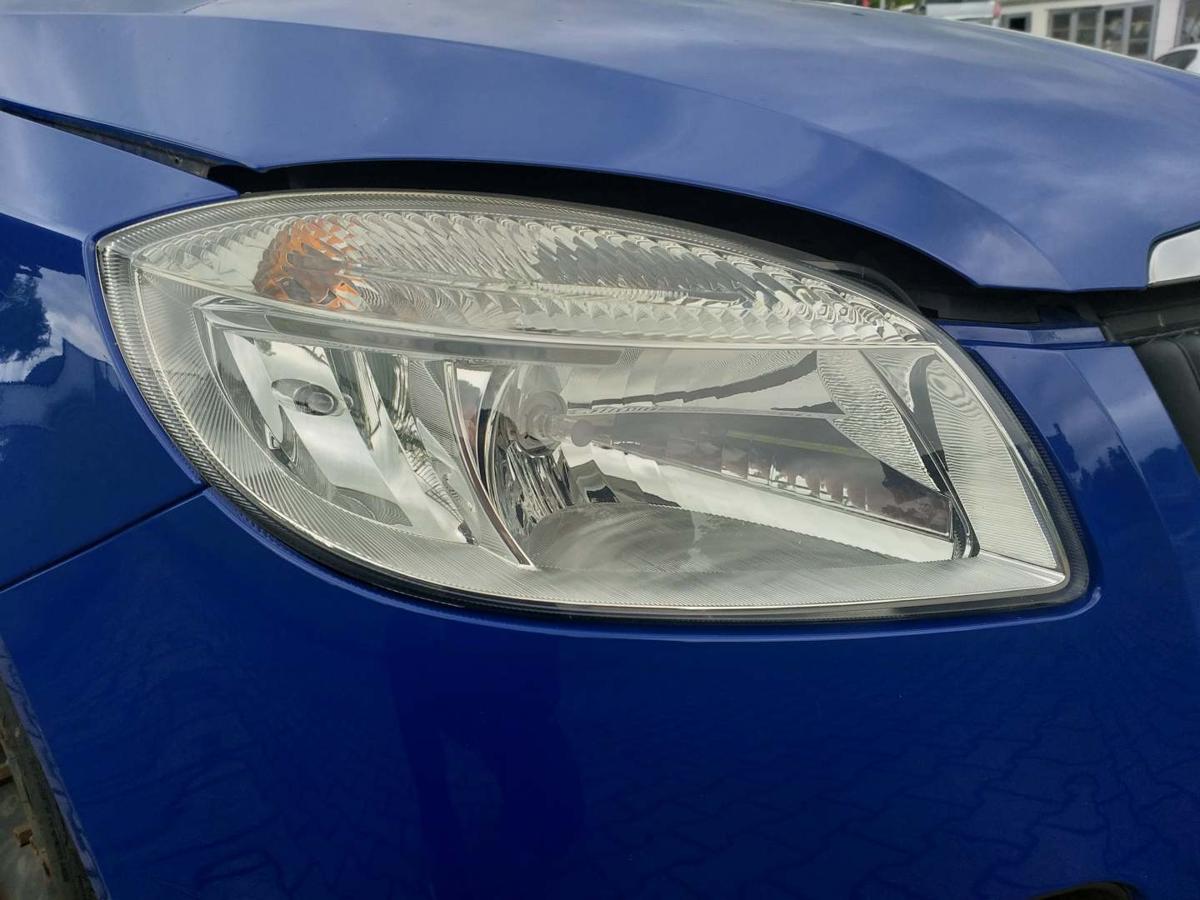 Skoda Fabia 2 5J original Scheinwerfer vorn rechts Halogen H4 Bj.2009